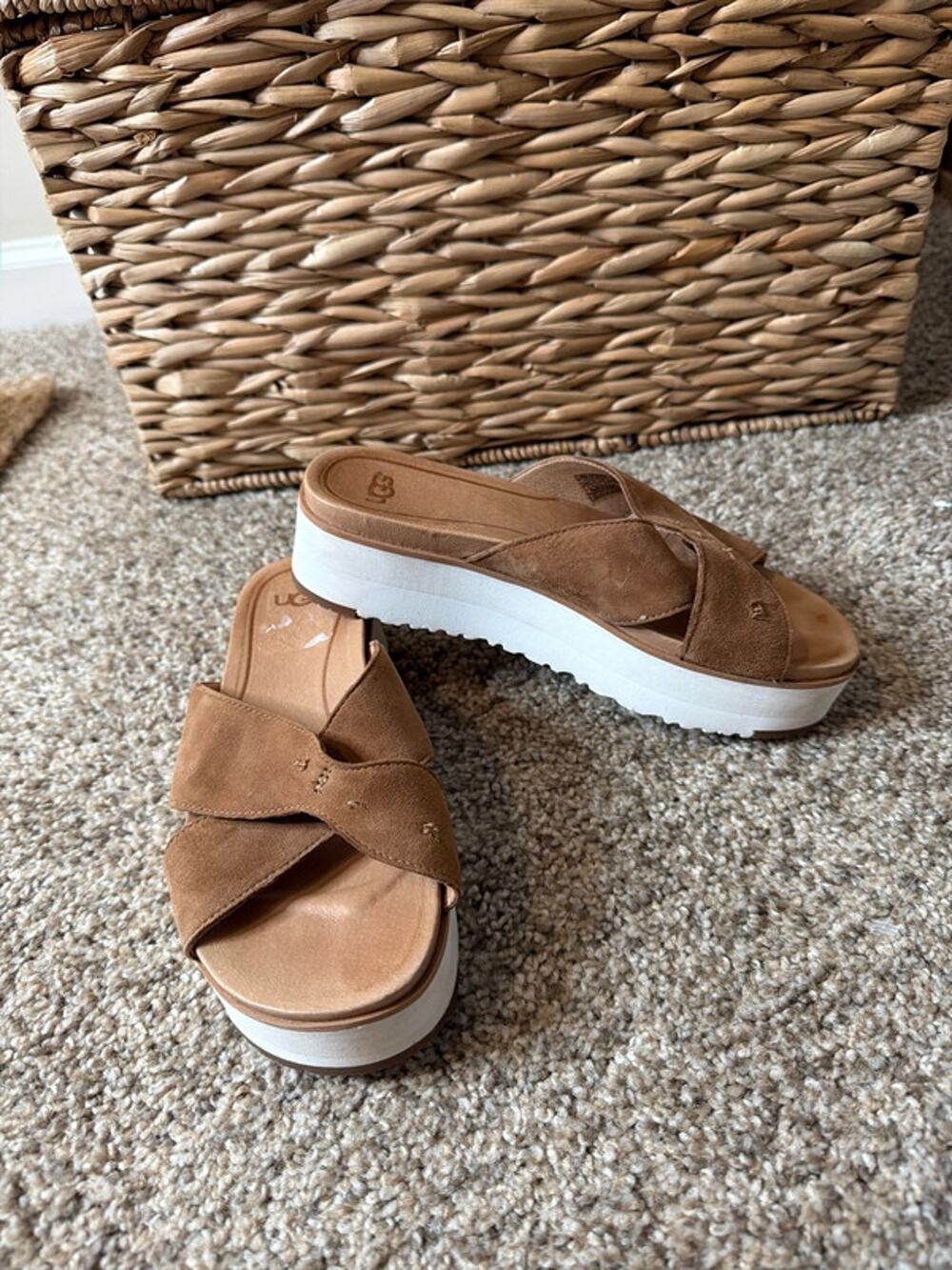 UGG slides 6 EUC 607 platform